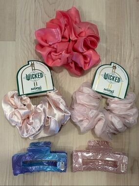 Wicked x Scunci Scrunchie & Clip Hair Accessory Set